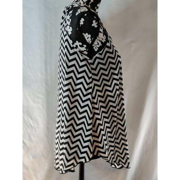 VTG. Tyche Women's Sleeveless Black &‎ White Chevron Pattern Tank Top Size Small - Picture 3 of 10